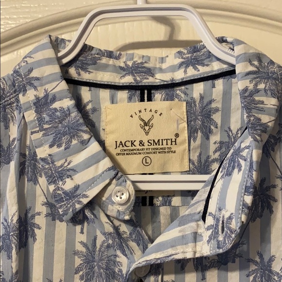 JACK & SMITH: Short sleeve button up shirt (LARGE) - Picture 2 of 6